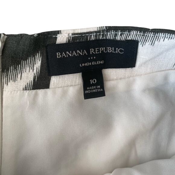 Banana Republic Black and White Leaf Pattern Skirt - Size 10 - Picture 4 of 5